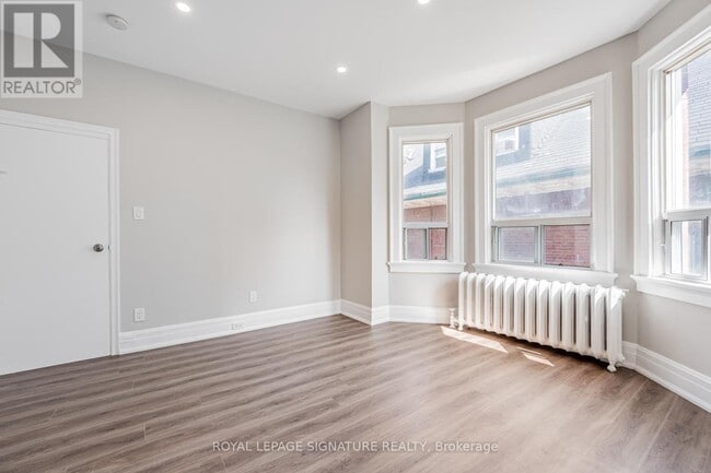 Building Photo - 382-382 Palmerston Blvd