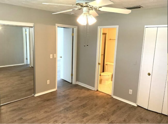Foto del edificio - 4634 Waverly Ln
