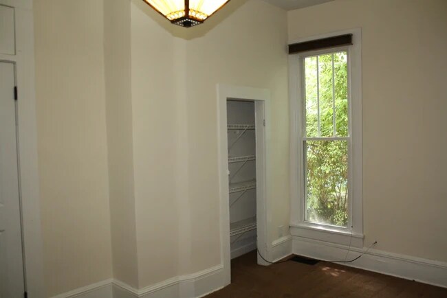 Building Photo - 311 E Cottage Grove Ave