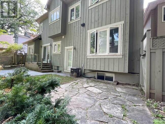 Building Photo - 163 Silver Birch Ave