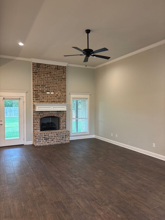 Building Photo - Beautiful South Tyler Rental in Royal Vist...