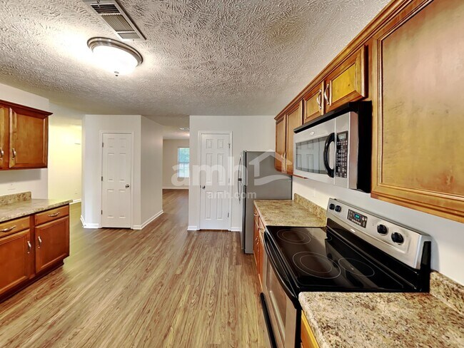 Building Photo - 1027 Gannett Rd