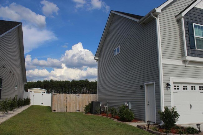 Building Photo - 648 Stonebriar Ave