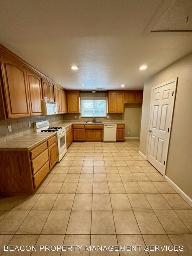 Building Photo - 3 br, 2 bath House - 20862 N SYCAMORE ROAD
