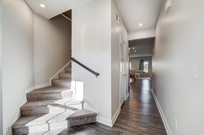 Building Photo - 7905 Pinnacle Point Dr
