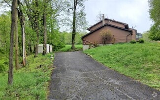 Building Photo - 40 Felter Hill Rd