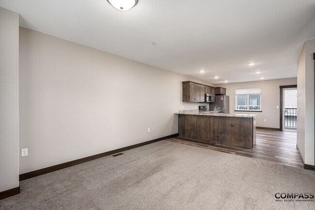 Foto del edificio - SPACIOUS AND MODERN TOWNHOME