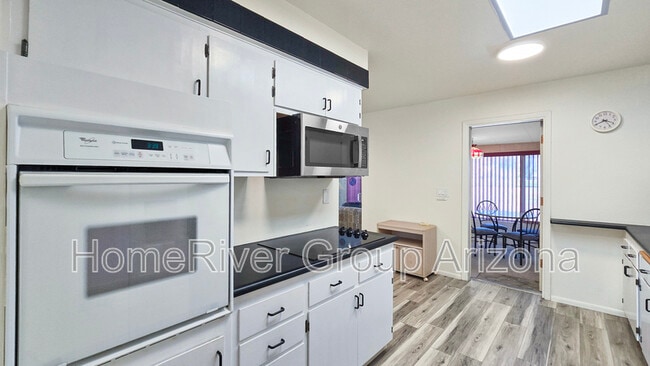 Building Photo - 10828 W Crosby Dr