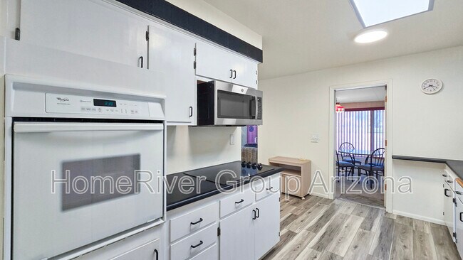 Foto del edificio - 10828 W Crosby Dr