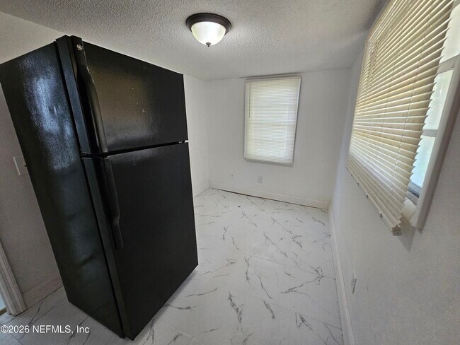 Foto del edificio - 3920 N Davis St