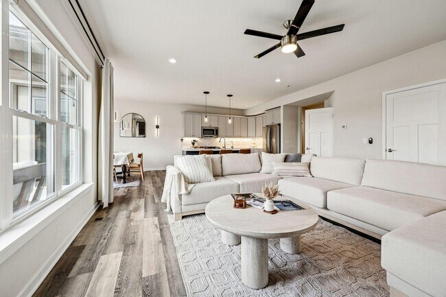 Foto del edificio - 2945 N 186th St