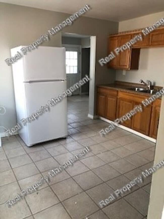 Foto del edificio - Updated Hessville 3 Bedroom Ranch