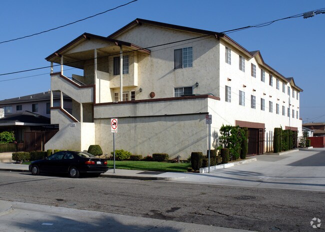 Building Photo - 4427 W 135th St