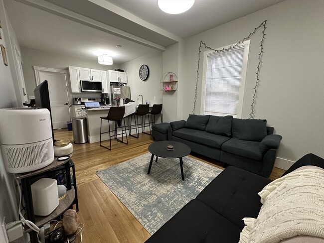 Building Photo - 68 L St