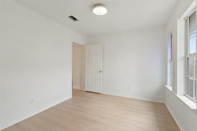 Foto del edificio - 1010 Bird Creek Dr
