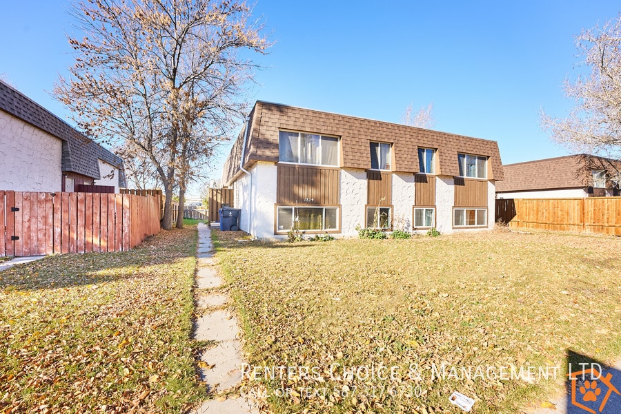 Primary Photo - Conveniently Located Pet Friendly 4-Plex Unit