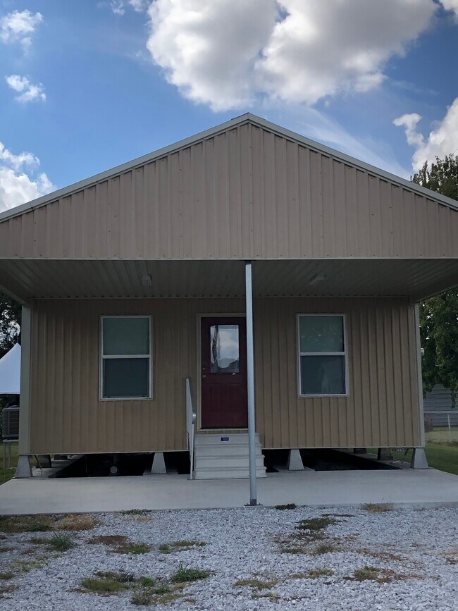 Building Photo - 220 Wren Loop