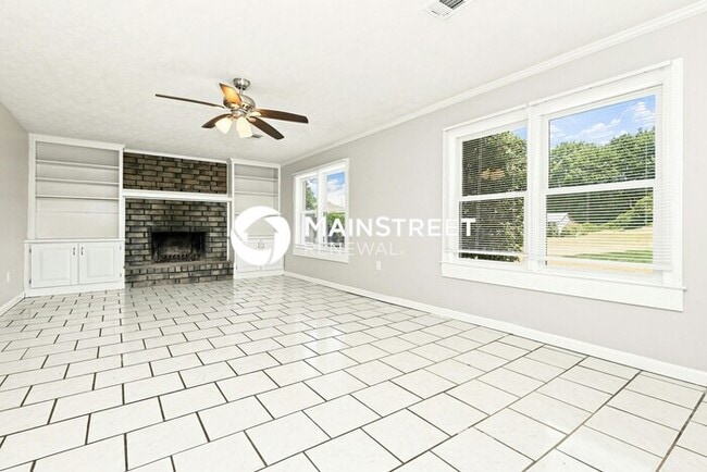 Building Photo - 3 Bedroom Pet-Friendly Home in Snellville, GA with Main Street Renewal