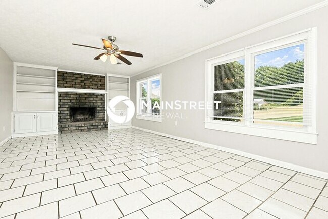 Foto del edificio - 3 Bedroom Pet-Friendly Home in Snellville, GA with Main Street Renewal