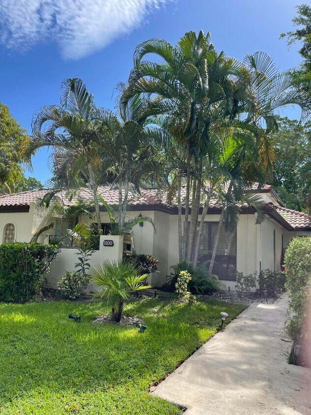 Primary Photo - 3100 Kingswood Terrace