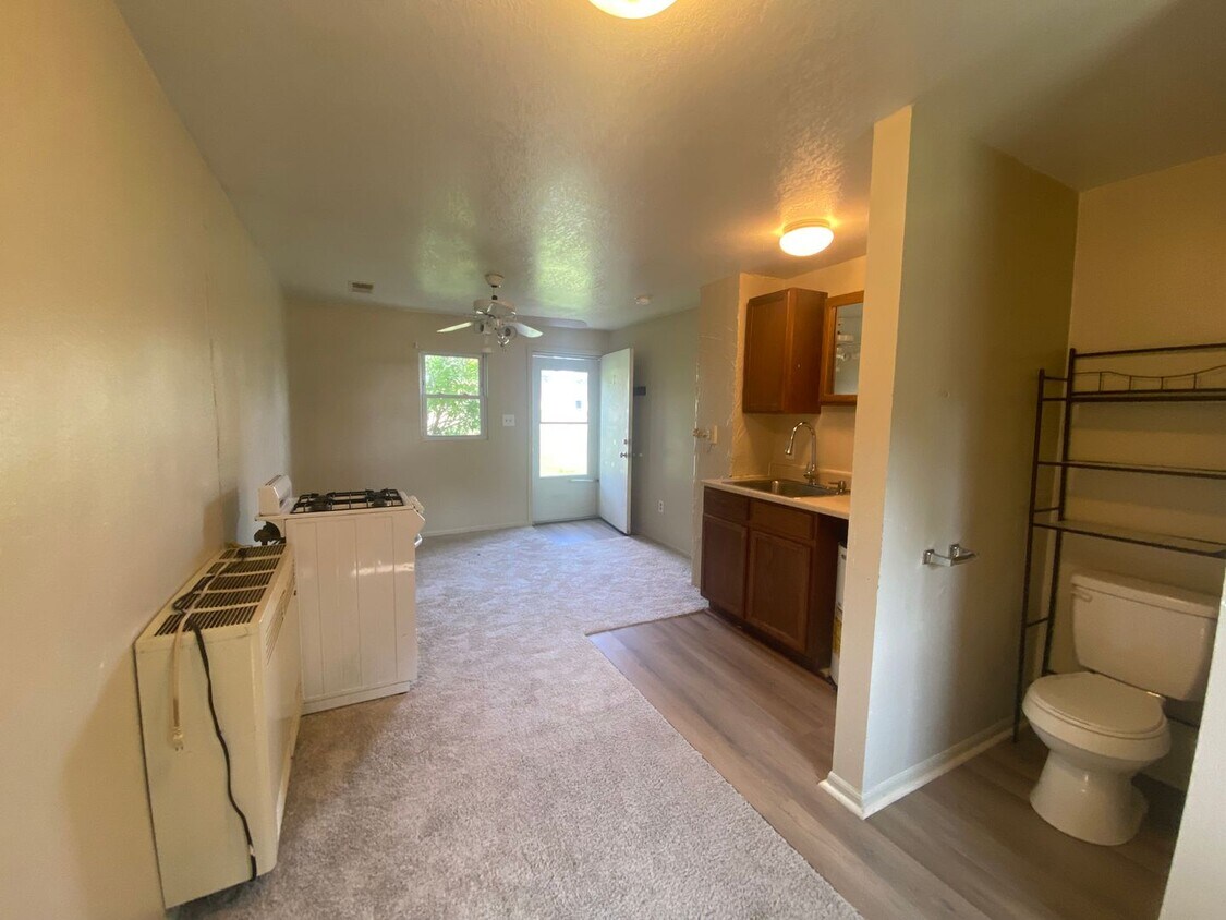 14035 S Telegraph Rd Unit 1, La Salle, MI 48145 Room for Rent in La