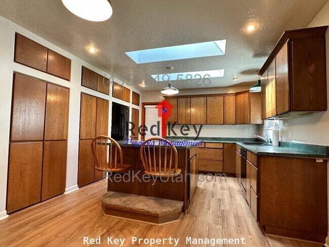 Foto del edificio - Country Club Dr. Single Family Home