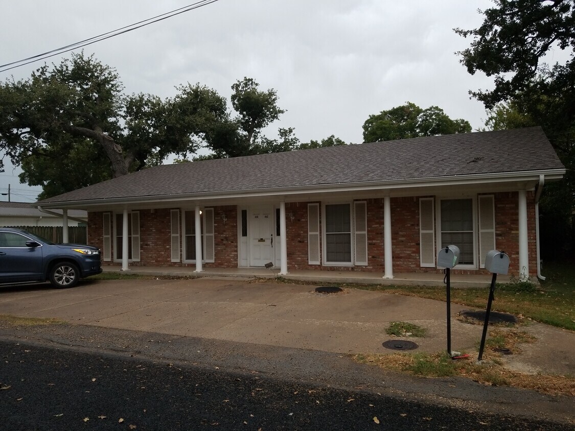 Primary Photo - 450 N Columbia St