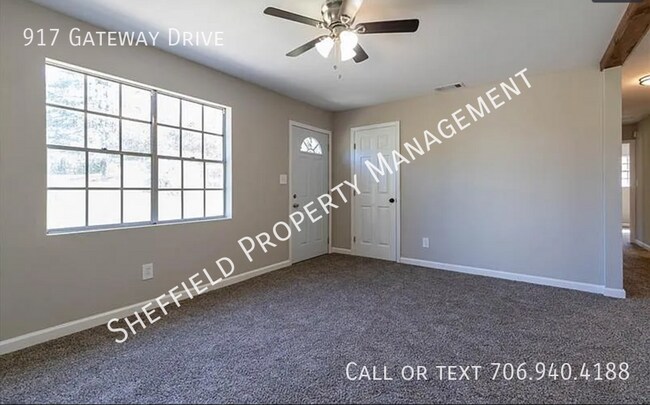 Foto del edificio - 917 Gateway Dr