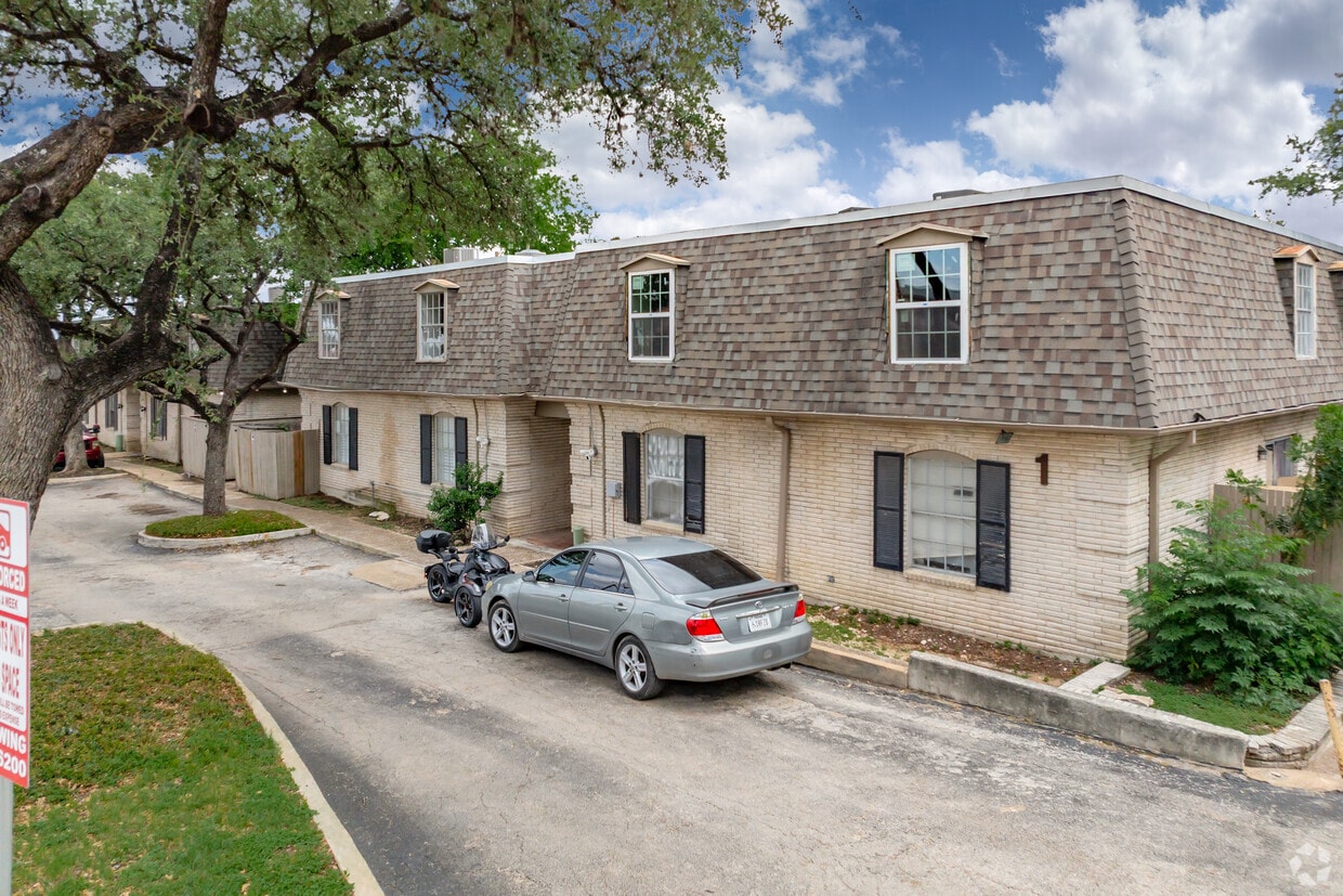 Primary Photo - 170 De Chantle Road