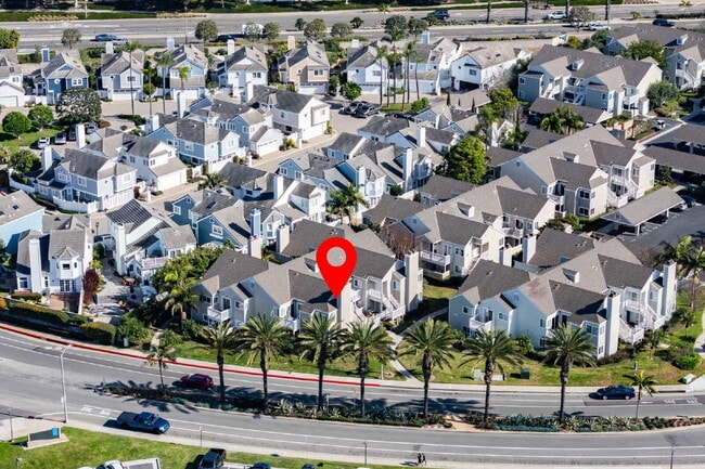 Building Photo - Ocean Views – Beachside Living