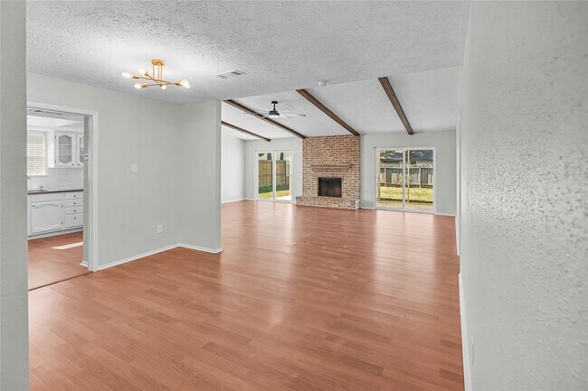 Foto del edificio - 16911 Jane Lynn Ln