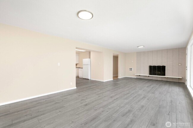 Building Photo - 1301 Edmonds Ave NE