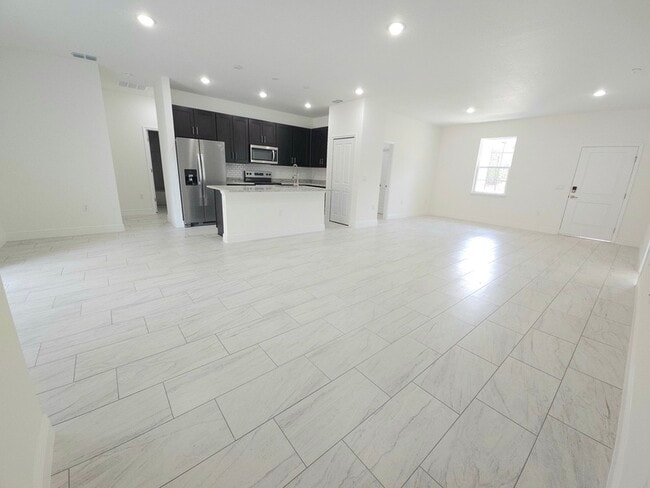 Building Photo - 1681 W Swanson Dr