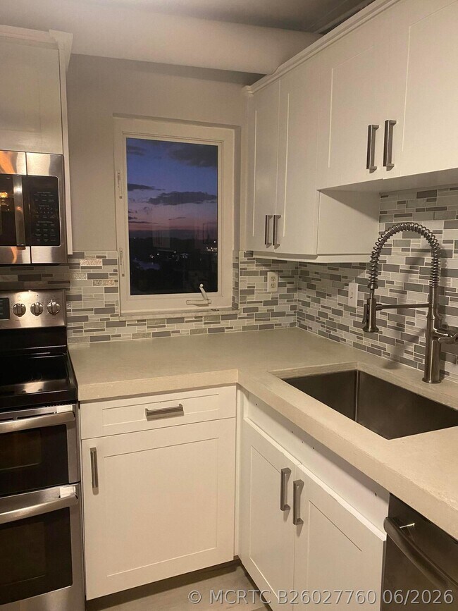 Foto del edificio - 3215 S Ocean Blvd