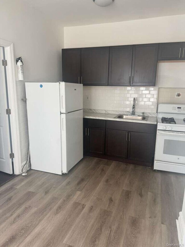 Foto del edificio - 317 E 96th St