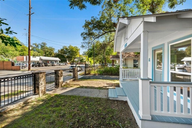 Building Photo - 1507 Holly St