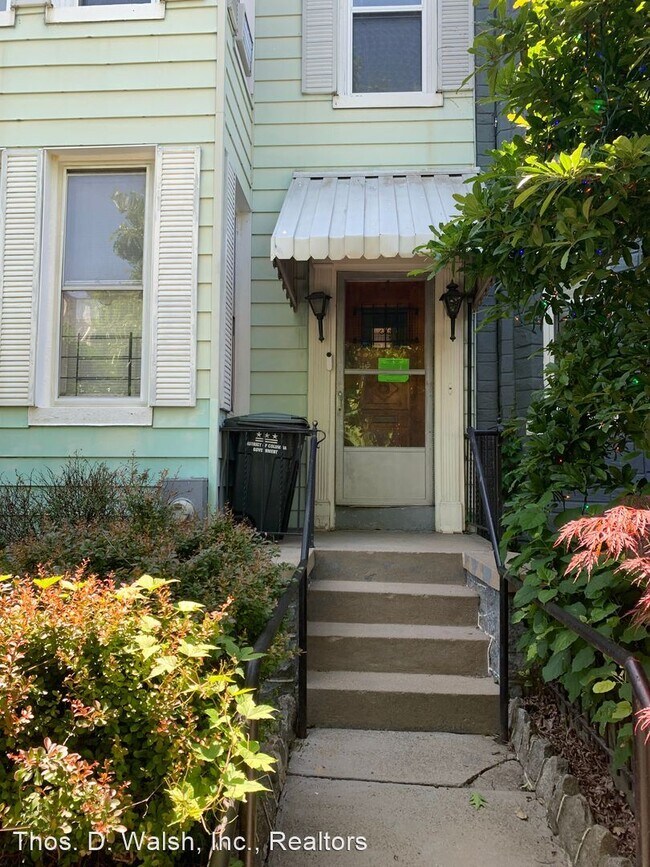 Building Photo - 3 br, 1 bath House - 1113 Eye St NE