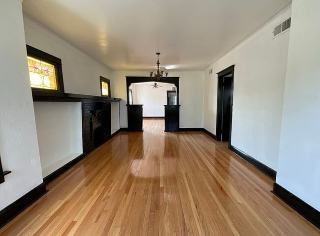 Building Photo - 6446 S Artesian Ave