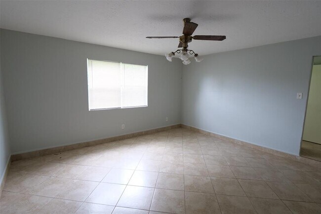 Foto del edificio - 6627 D S Bailey Ln