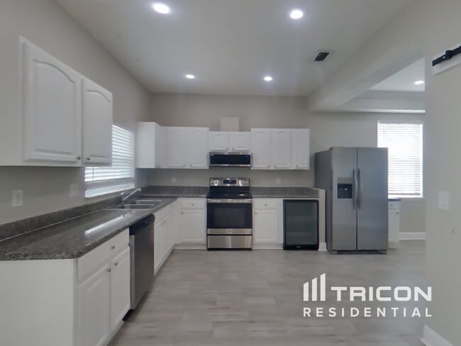 Building Photo - 8808 Bayaud Dr