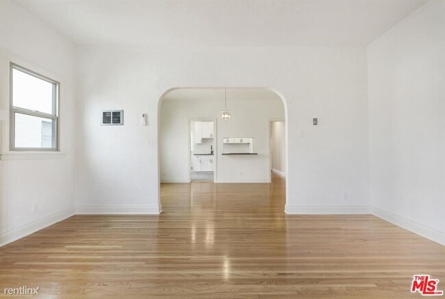 1 br, 1 bath Condo - 338 1/2 N Stanley Ave photo'