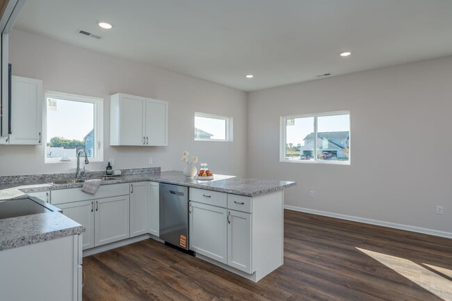 Foto del edificio - 3131-3201 Noble Dr