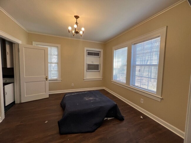 Building Photo - Close to Ochsner LSU, dining and shopping...