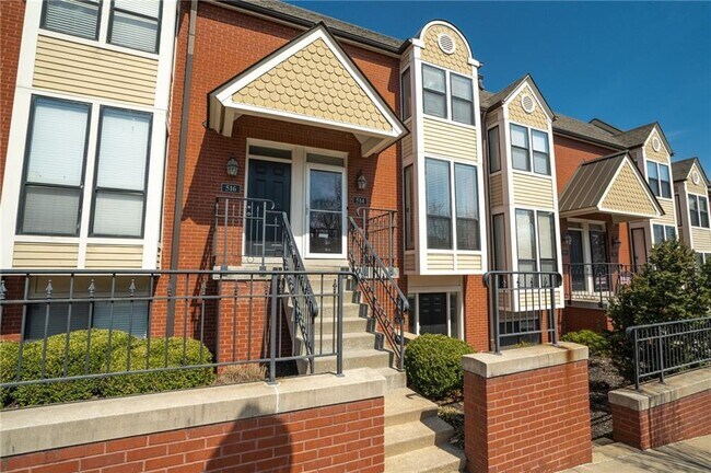 Building Photo - 514 W 10th St