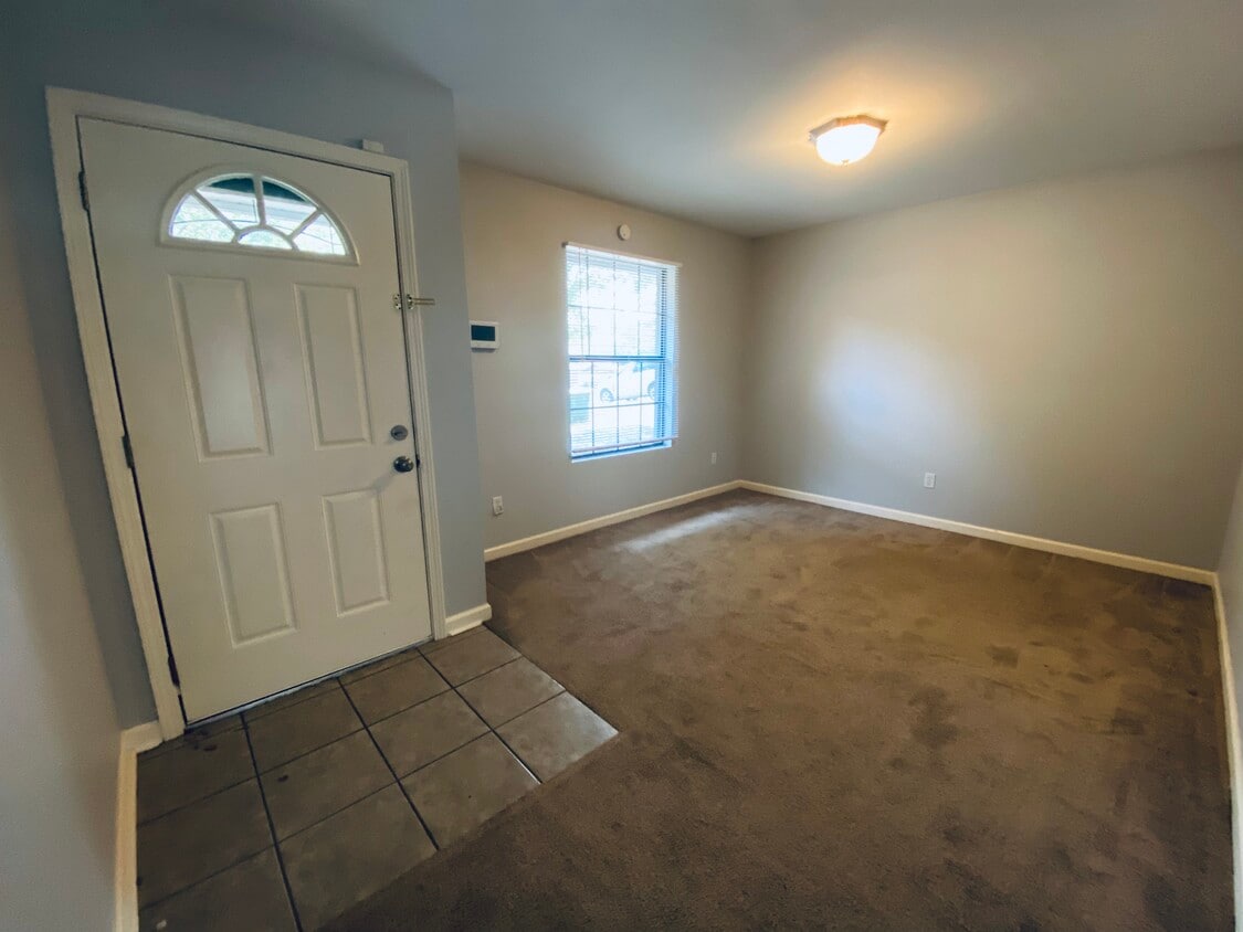 Primary Photo - 19 Cedaridge Dr