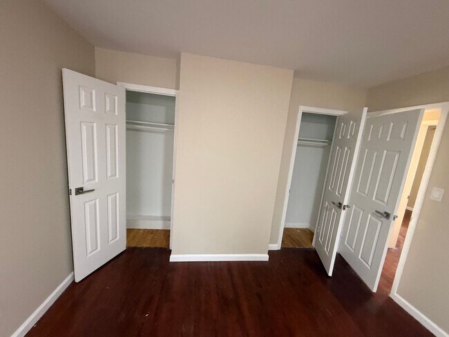 Building Photo - 51 Manor Rd