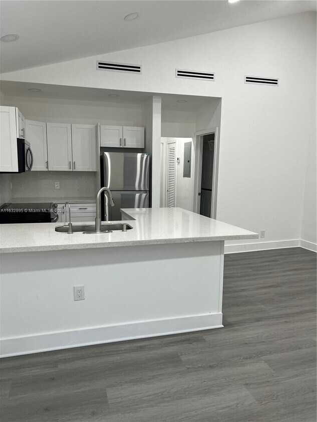 Foto principal - 941 NW 23rd Ct