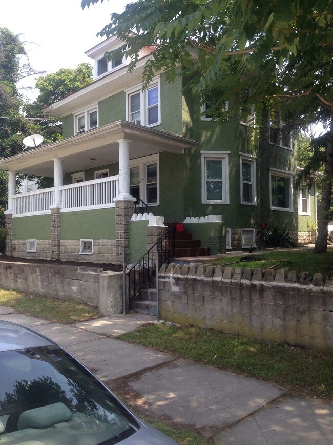 Building Photo - 717 N 3rd St