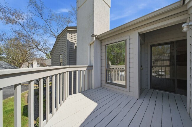 Foto del edificio - 2 Bedroom Condo in Deerwood Knoll