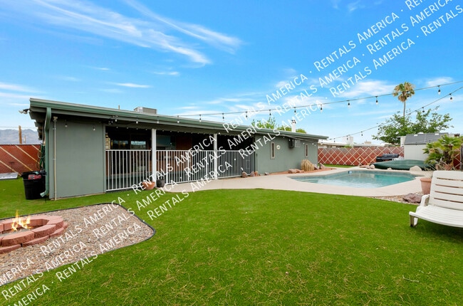Building Photo - Spacious home with sparkling pool!